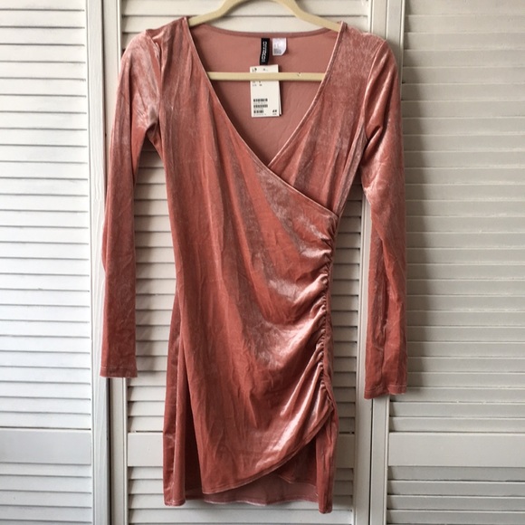 H&M Dresses & Skirts - Velvet mini dress